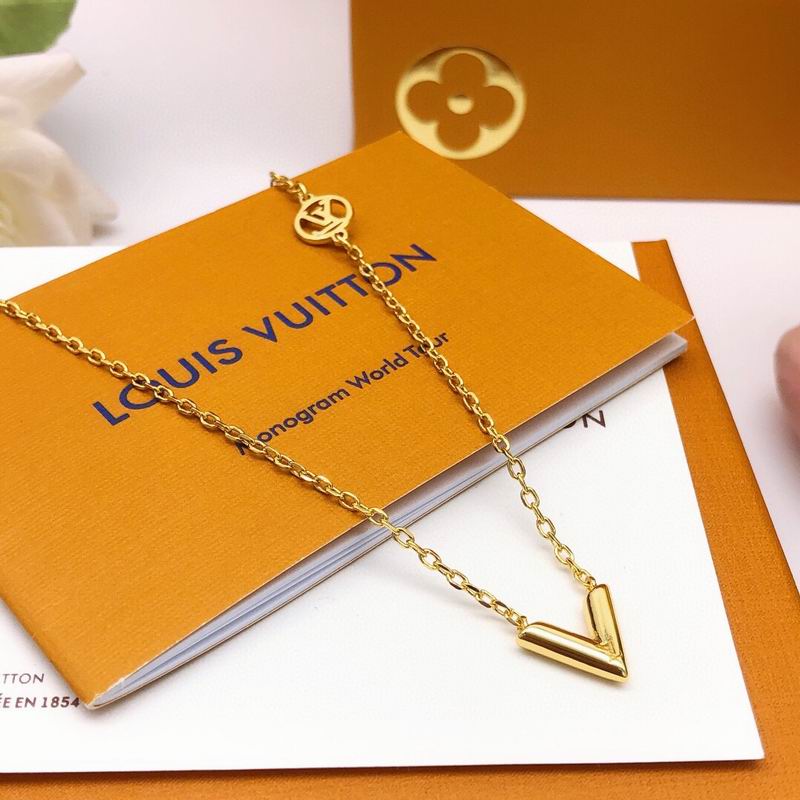 LV Necklace 03lyr704